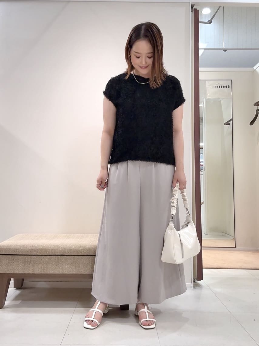 YUIさんの「UNTITLED｜【セットアップ可/洗える】フェザーフレンチスリーブブラウス」を使ったコーディネート