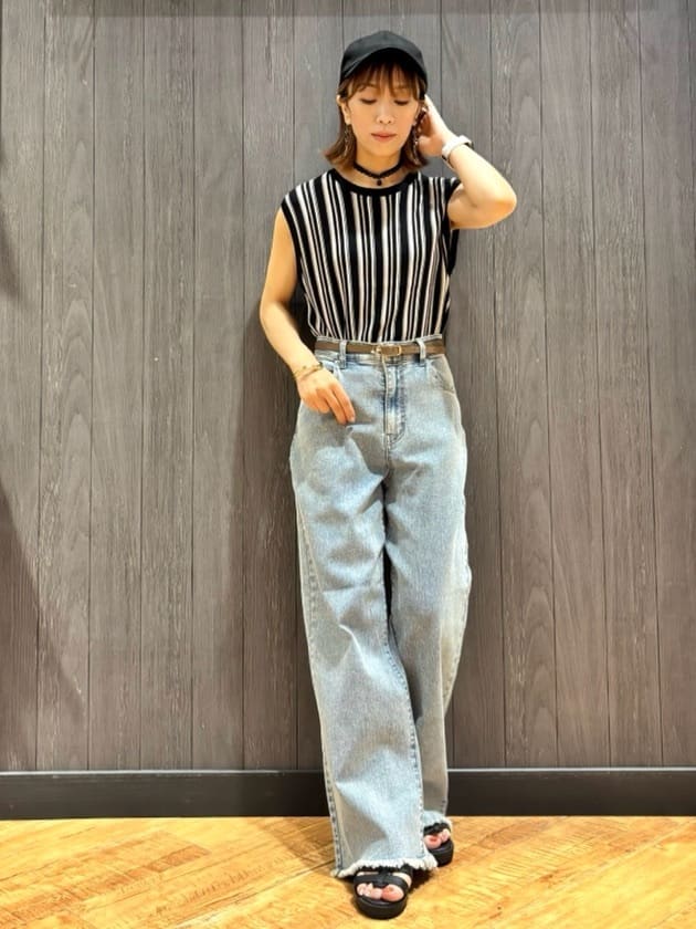 meiさんの「SHOO･LA･RUE｜【S-LL/裏ひんやり/ストレッチ】ワイドストレートデニムパンツ」を使ったコーディネート