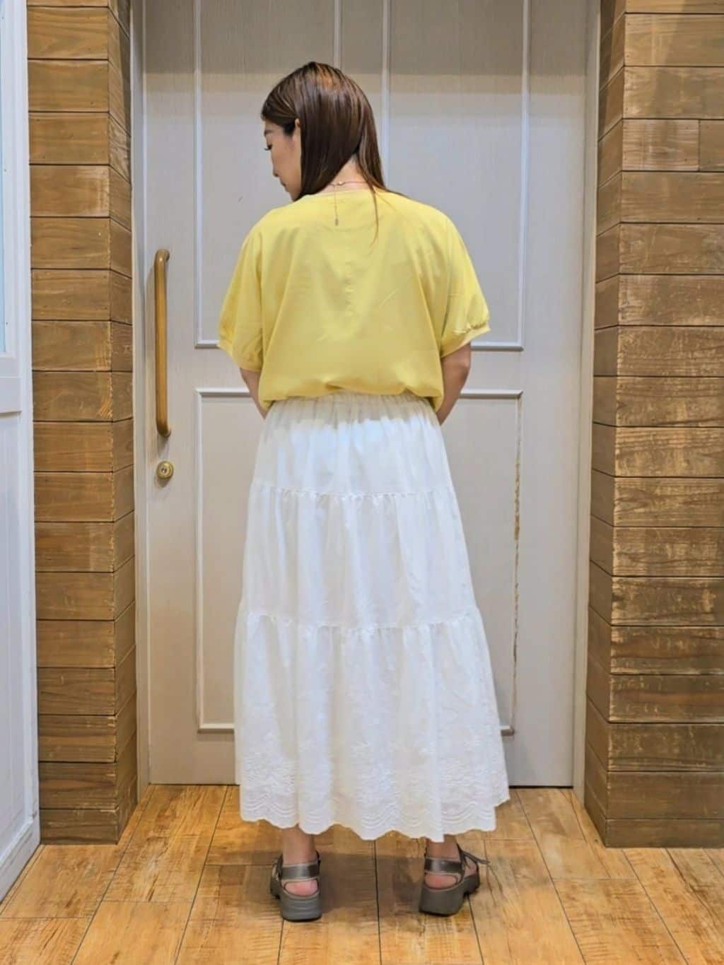 きららさんの「SHOO･LA･RUE｜【ひんやり/洗濯後しわになりにくい】リブ切り替えドルマンブラウス」を使ったコーディネート