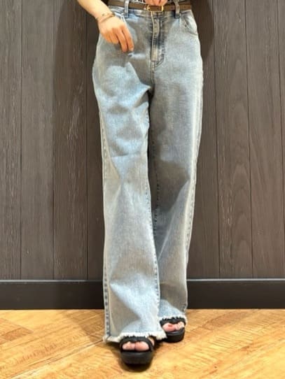 meiさんの「SHOO･LA･RUE｜【S-LL/裏ひんやり/ストレッチ】ワイドストレートデニムパンツ」を使ったコーディネート
