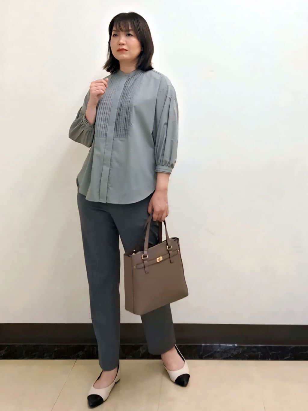 S.xuliさんの「Reflect｜【程よいゆとり感／体型カバー】ピンタックデザインシャンブレーブラウス」を使ったコーディネート