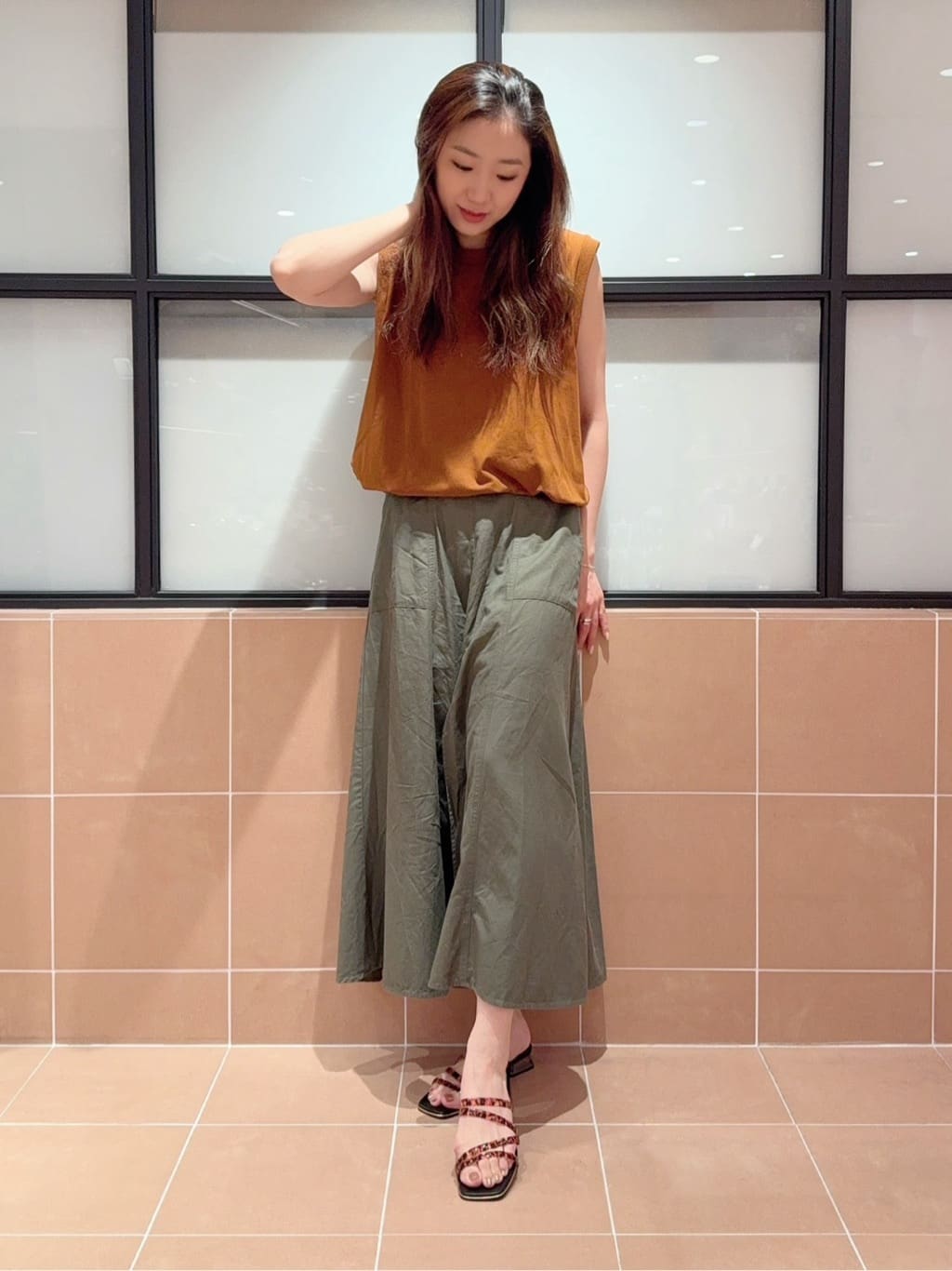 kaoriさんの「ESPERANZA｜スクエアトゥクリアフラットヒールミュール」を使ったコーディネート