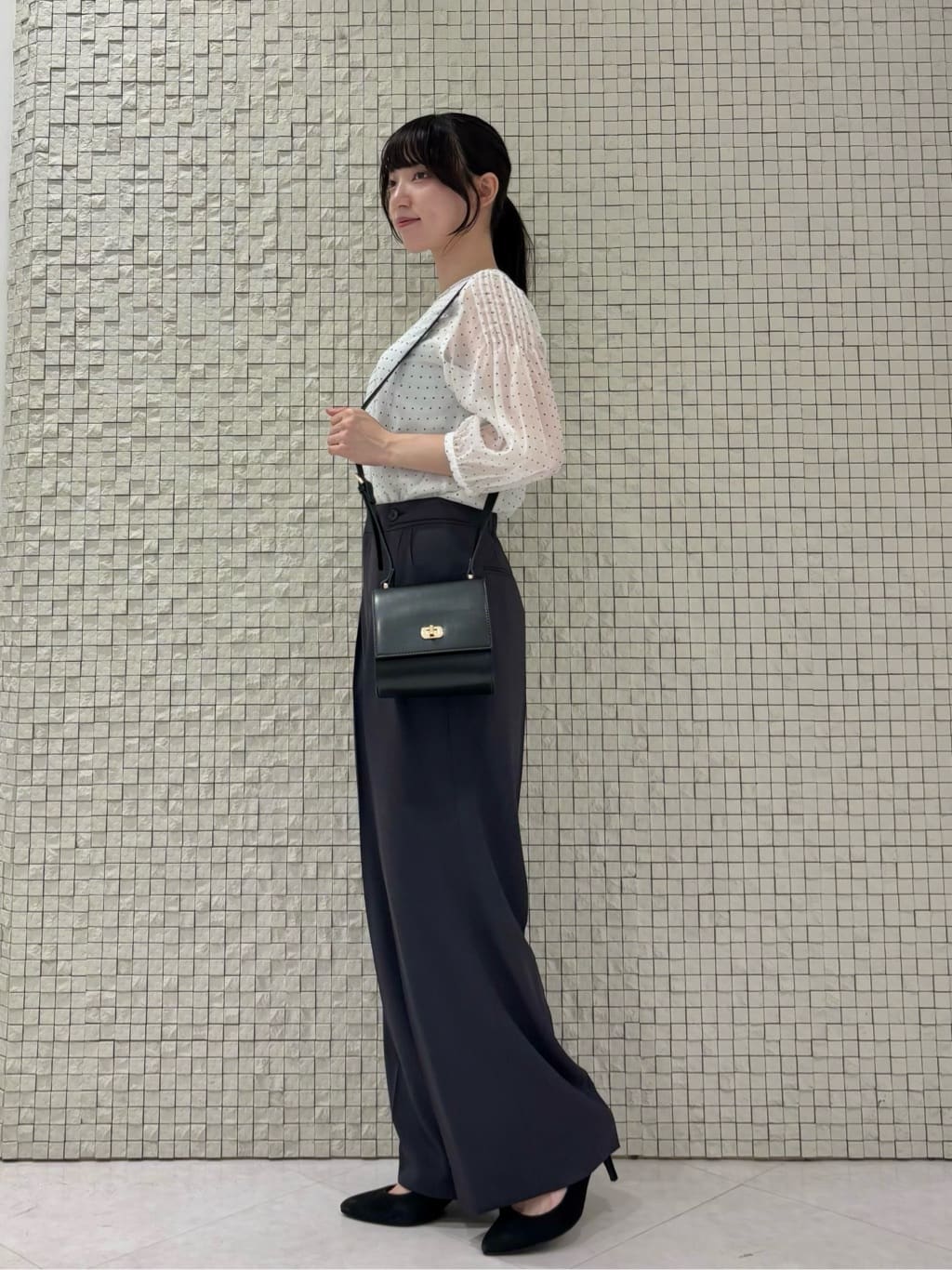 ibukiさんの「INDIVI｜【羽織りとしても活躍！】ケープカラーブラウス」を使ったコーディネート