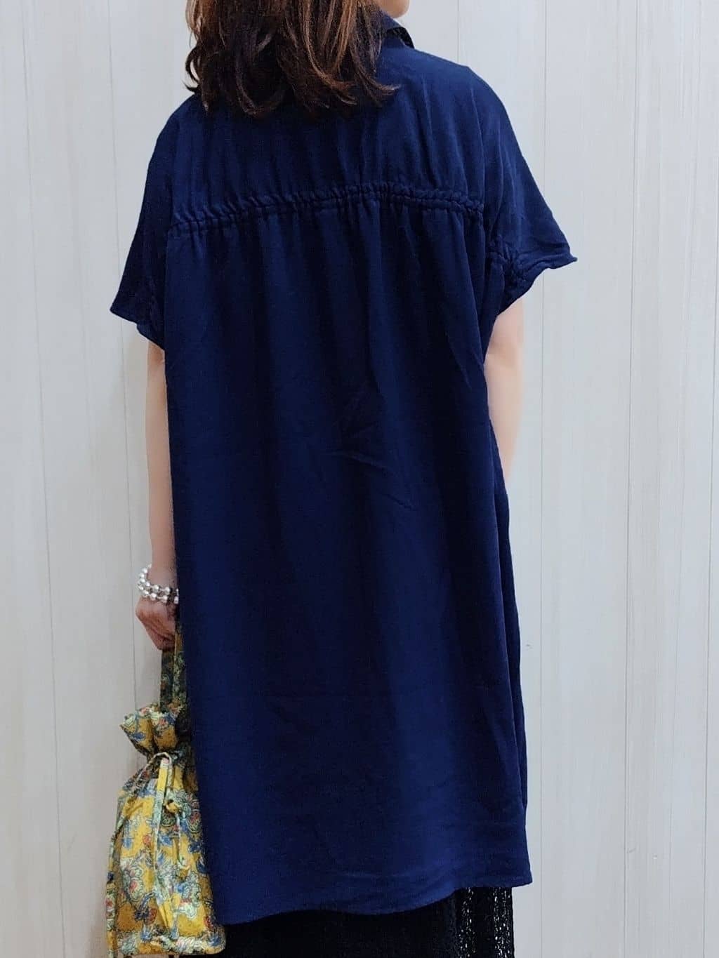yseさんの「SHOO･LA･RUE｜【S-LL/体型カバー】さらりとしたタッチが心地よい バックギャザーブラウス」を使ったコーディネート
