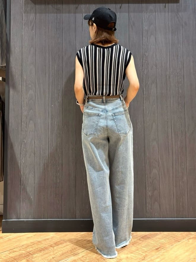 meiさんの「SHOO･LA･RUE｜【S-LL/裏ひんやり/ストレッチ】ワイドストレートデニムパンツ」を使ったコーディネート