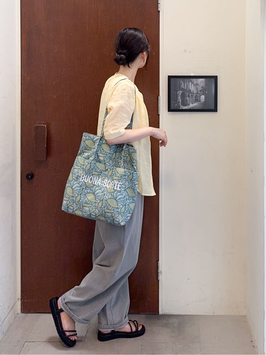 𝐇𝐢𝐫𝐨𝐦𝐢さんの「SHOO･LA･RUE｜暑い夏も軽やかに デニムイージーワイドパンツ」を使ったコーディネート