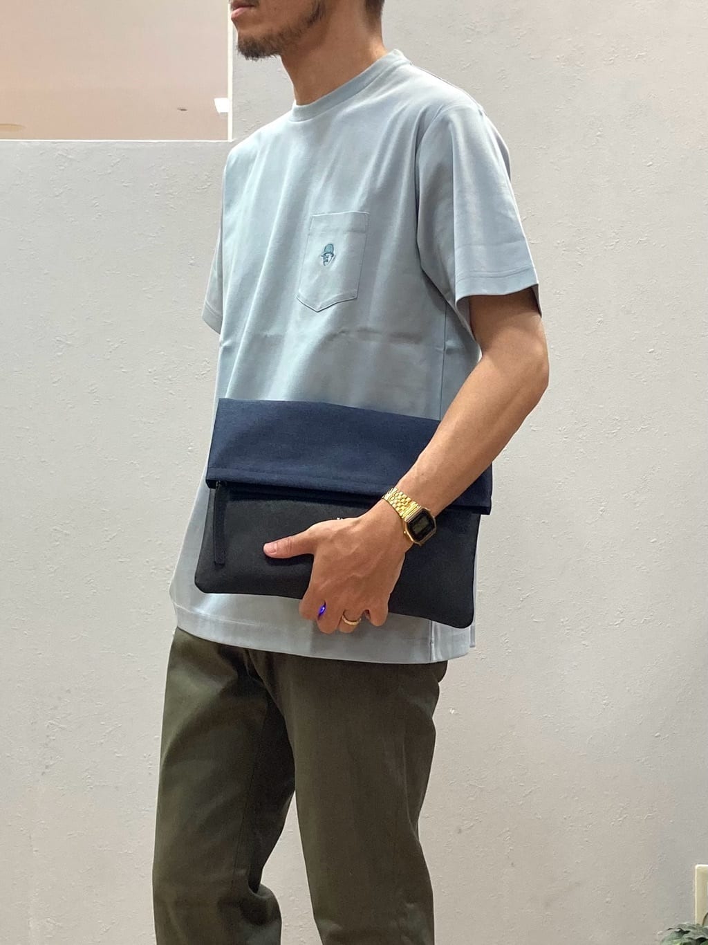 シュンさんの「TAKEO KIKUCHI｜【COOL CITY WEAR】ワンポイント刺しゅう ポケットTシャツ /接触冷感」を使ったコーディネート