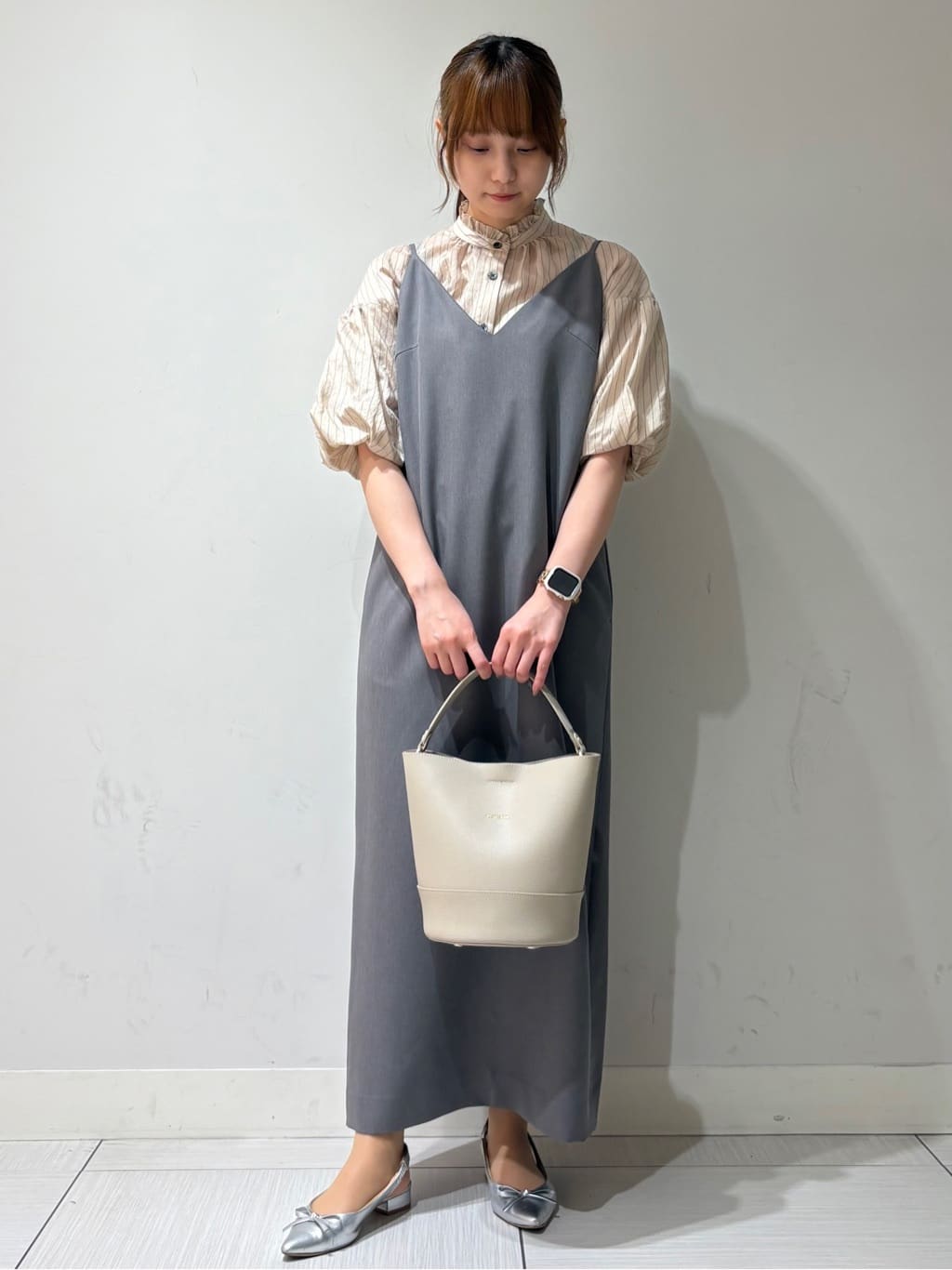 やなぎさんの「DRESSTERIOR｜◆【美人百花/モデル美香着用】コンフォートアイラインキャミワンピース」を使ったコーディネート