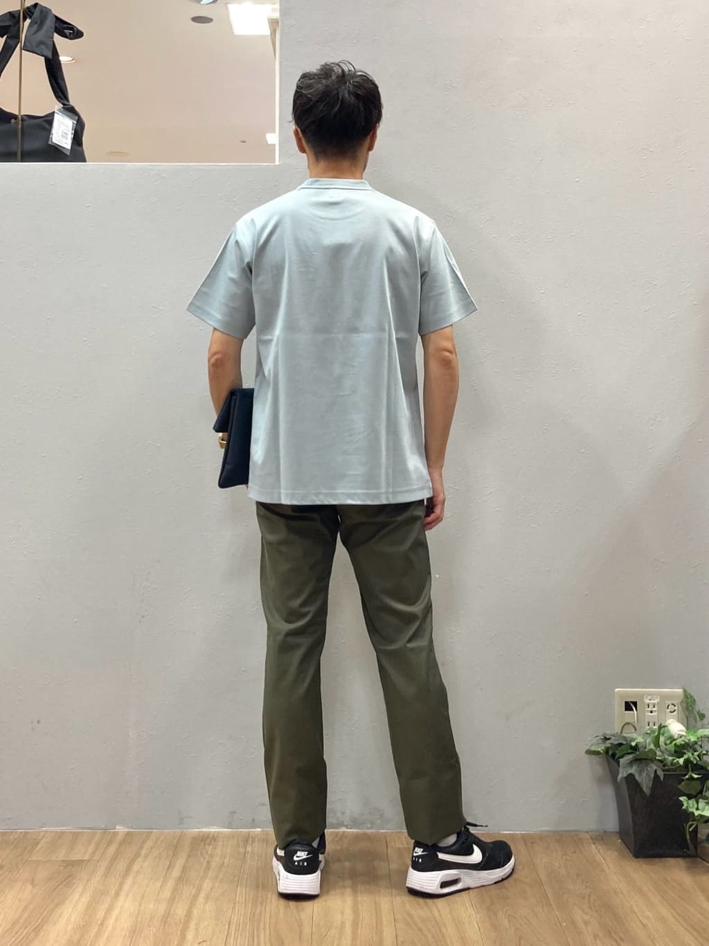 シュンさんの「TAKEO KIKUCHI｜【COOL CITY WEAR】ワンポイント刺しゅう ポケットTシャツ /接触冷感」を使ったコーディネート