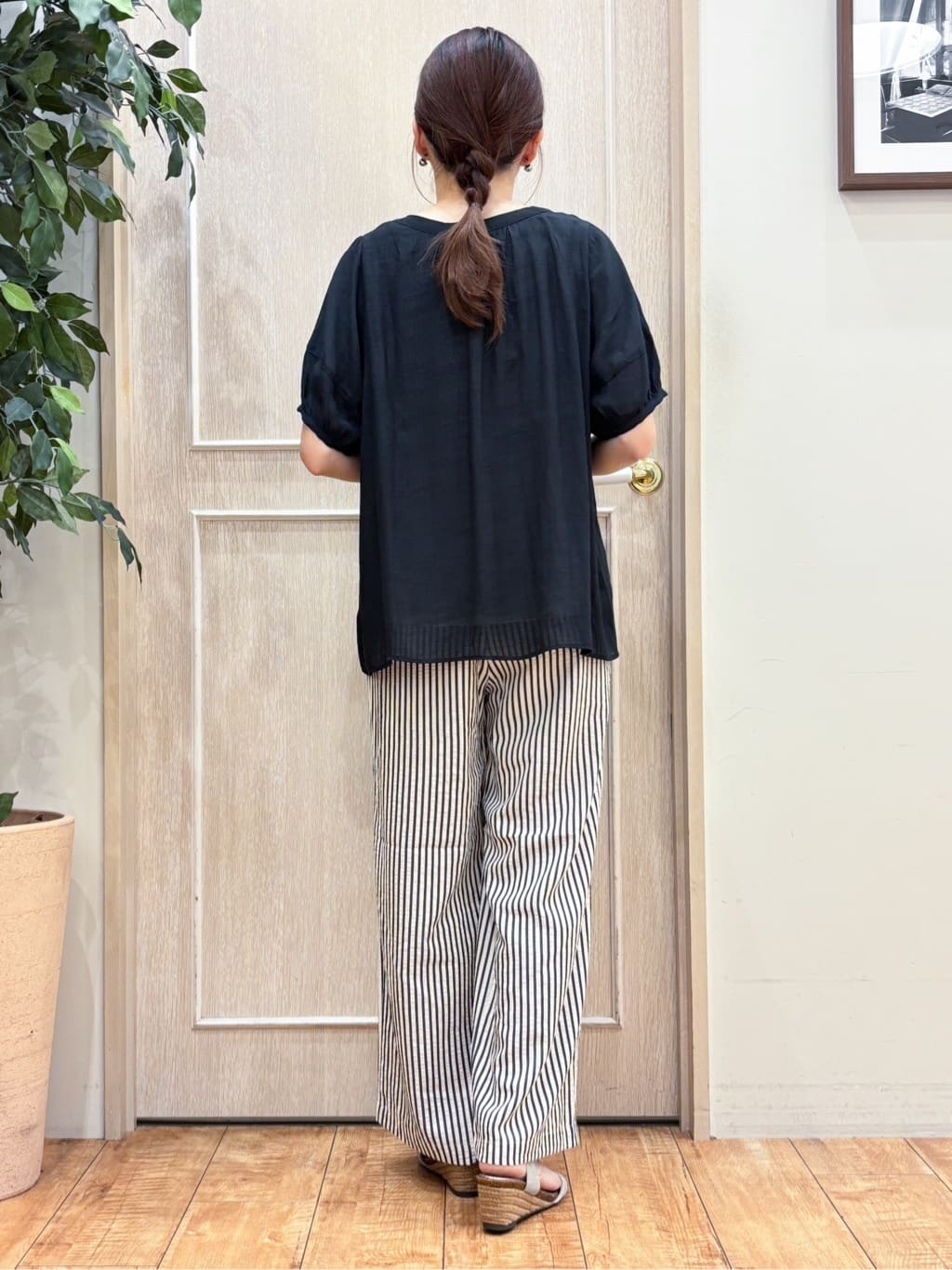 なみさんの「SHOO･LA･RUE｜【S-LL/2点セット】リボン使いがアクセント はしごレースブラウス＋タンクトップ」を使ったコーディネート