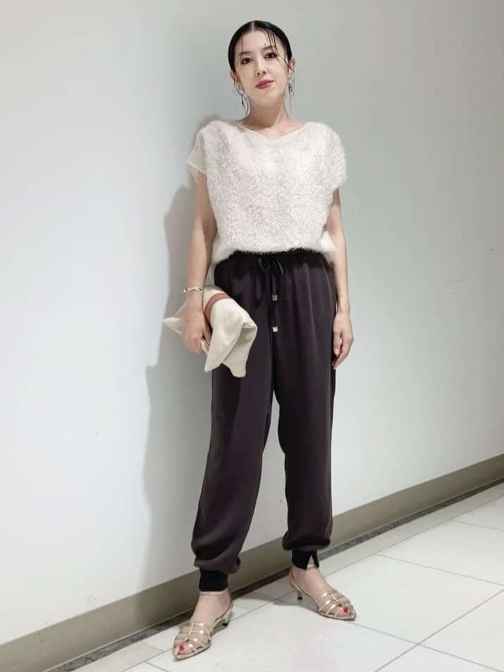 環さんの「UNTITLED｜【セットアップ可/洗える】フェザーフレンチスリーブブラウス」を使ったコーディネート