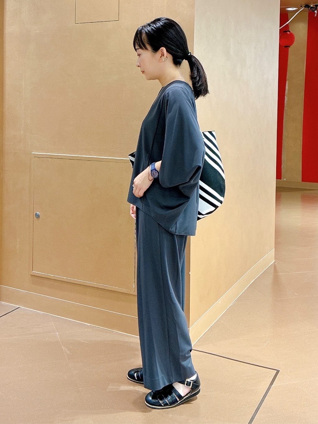 hattoriさんの「INDIVI｜【UVケア／SETUP可能】エアリージョーゼット ワイドパンツ」を使ったコーディネート