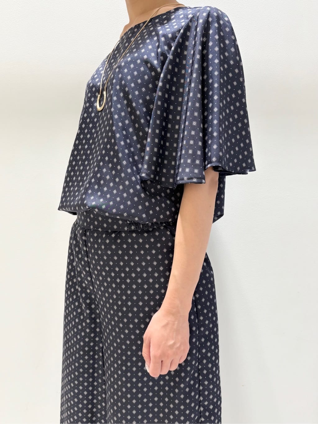 みさきさんの「COUP DE CHANCE｜【手洗い可／日本製】小紋柄ワイドパンツ」を使ったコーディネート