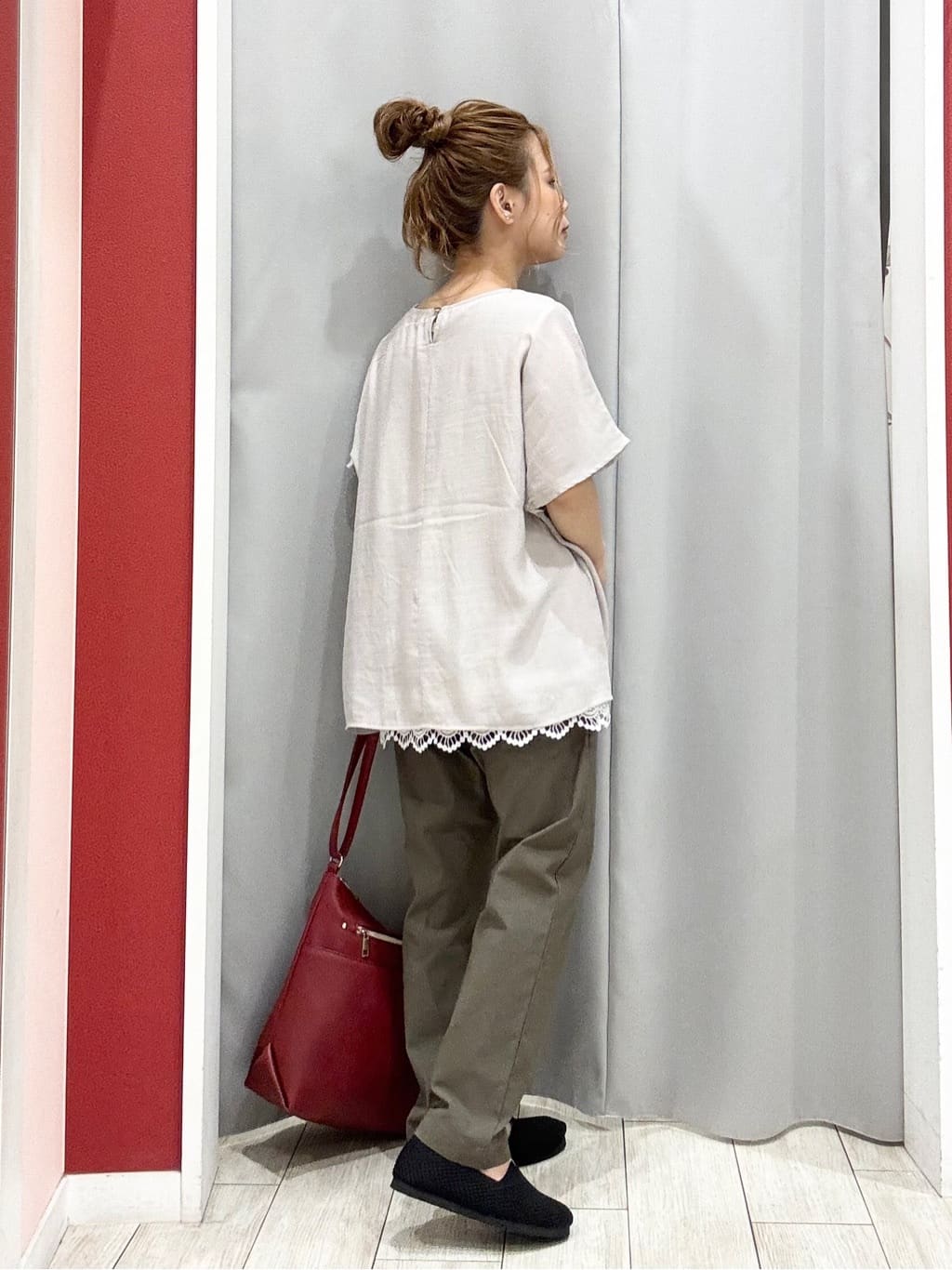 shioさんの「SHOO･LA･RUE｜【S-LL】着るだけで簡単にコーデが決まる レースレイヤード風ドルマントップス」を使ったコーディネート
