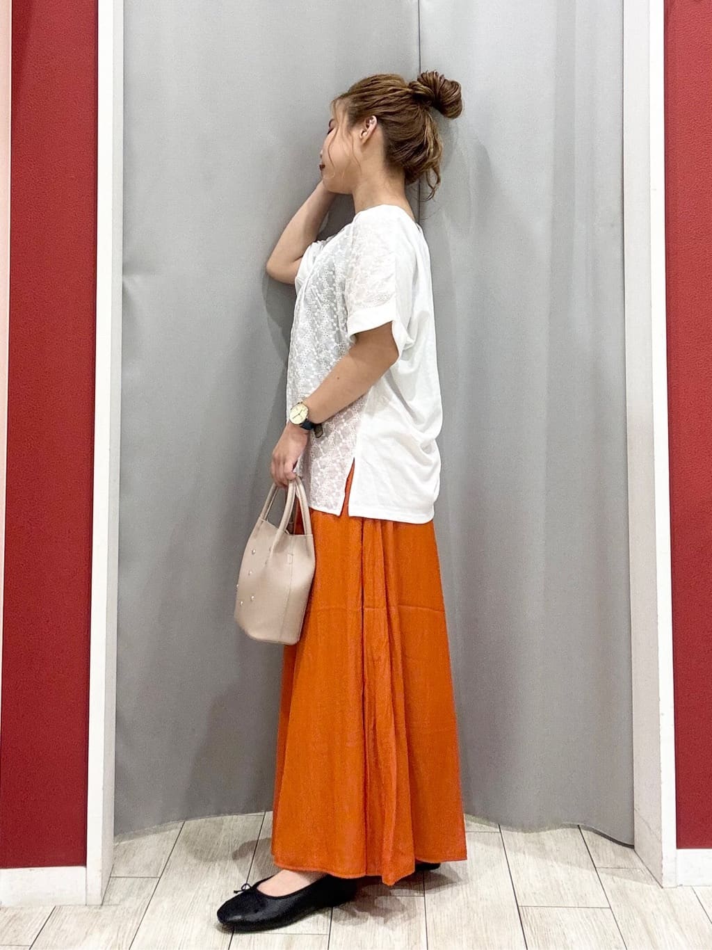 shioさんの「SHOO･LA･RUE｜【S-LL/裏地ひんやり】スカート見えで上品に マットサテンスカーチョ」を使ったコーディネート