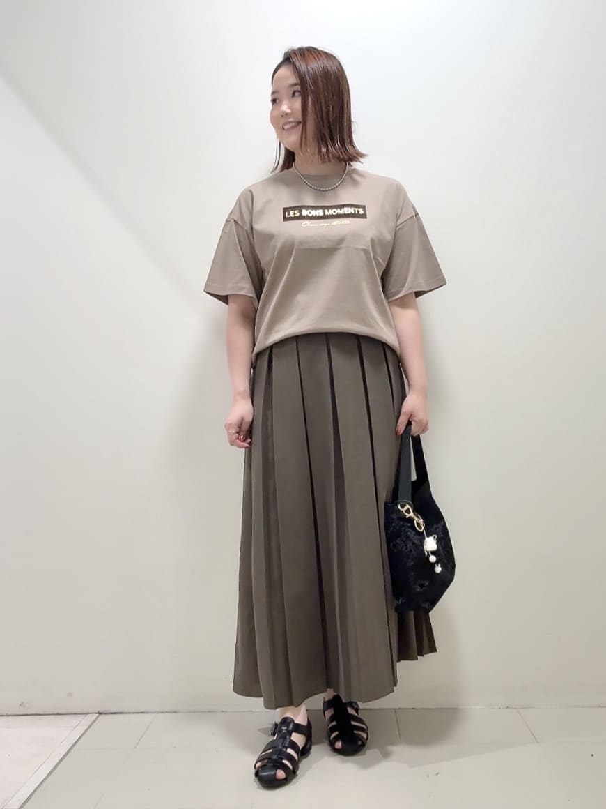YUIさんの「UNTITLED｜【コットン100/ゆったり/ショート丈/洗える】ベロアロゴTシャツ」を使ったコーディネート