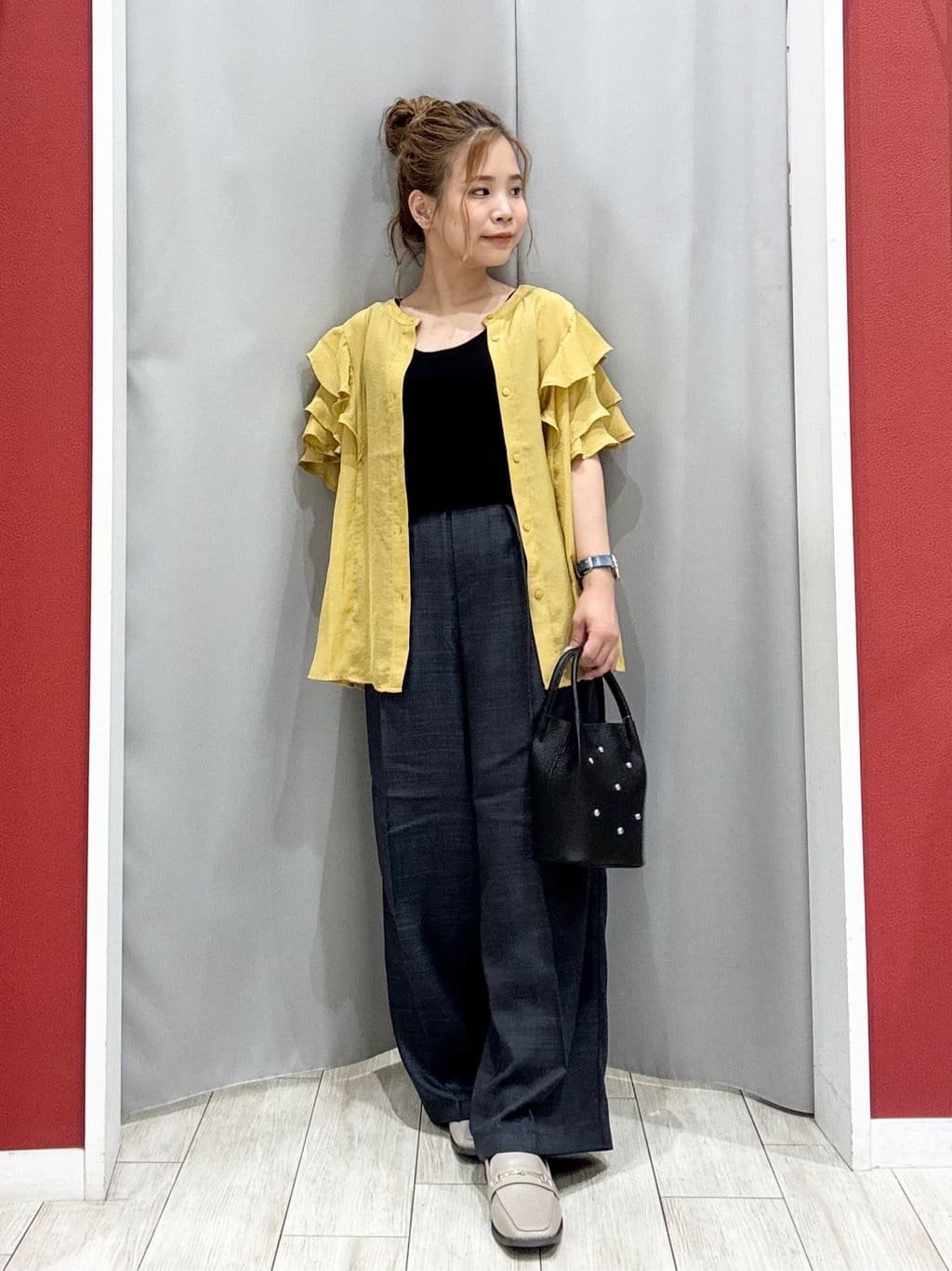 shioさんの「SHOO･LA･RUE｜【無地/ドット柄】お袖フリルが華やぐ きれいめブラウス」を使ったコーディネート