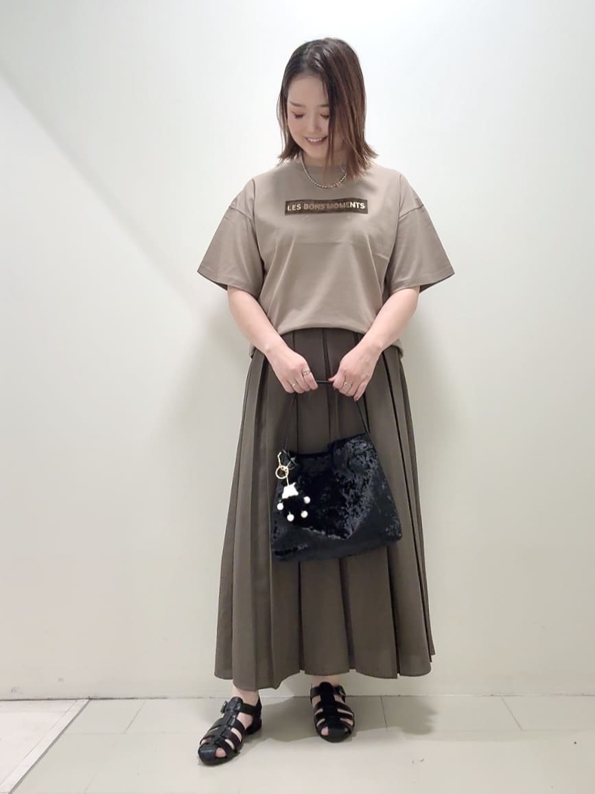 YUIさんの「UNTITLED｜【コットン100/ゆったり/ショート丈/洗える】ベロアロゴTシャツ」を使ったコーディネート