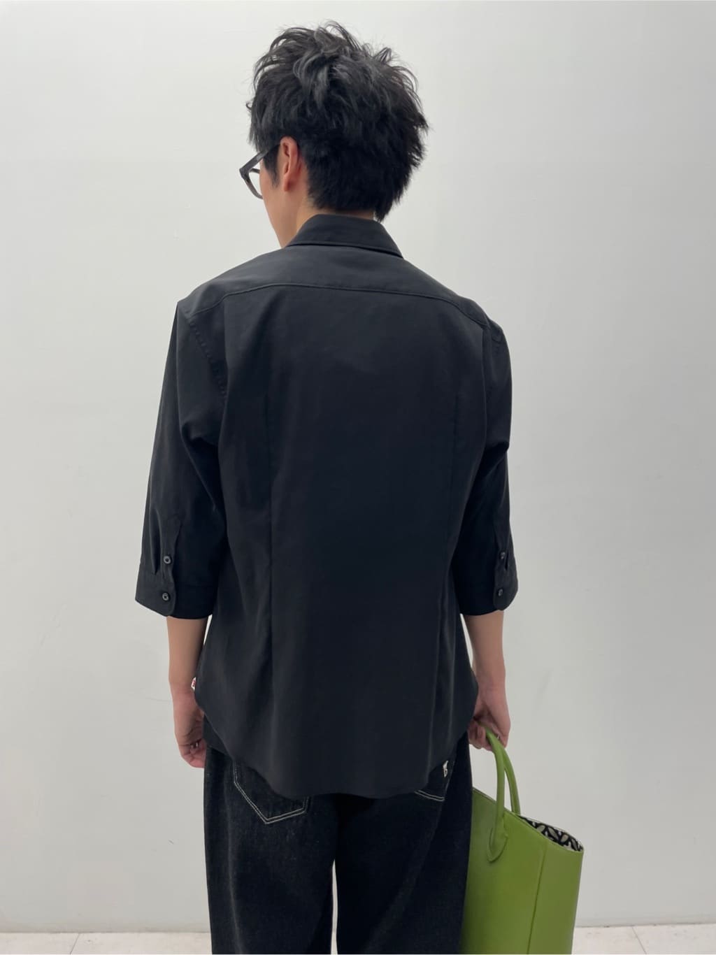 蒲谷祐太さんの「DRESSTERIOR｜◆スクエアシュリンクレザー トートバッグ」を使ったコーディネート