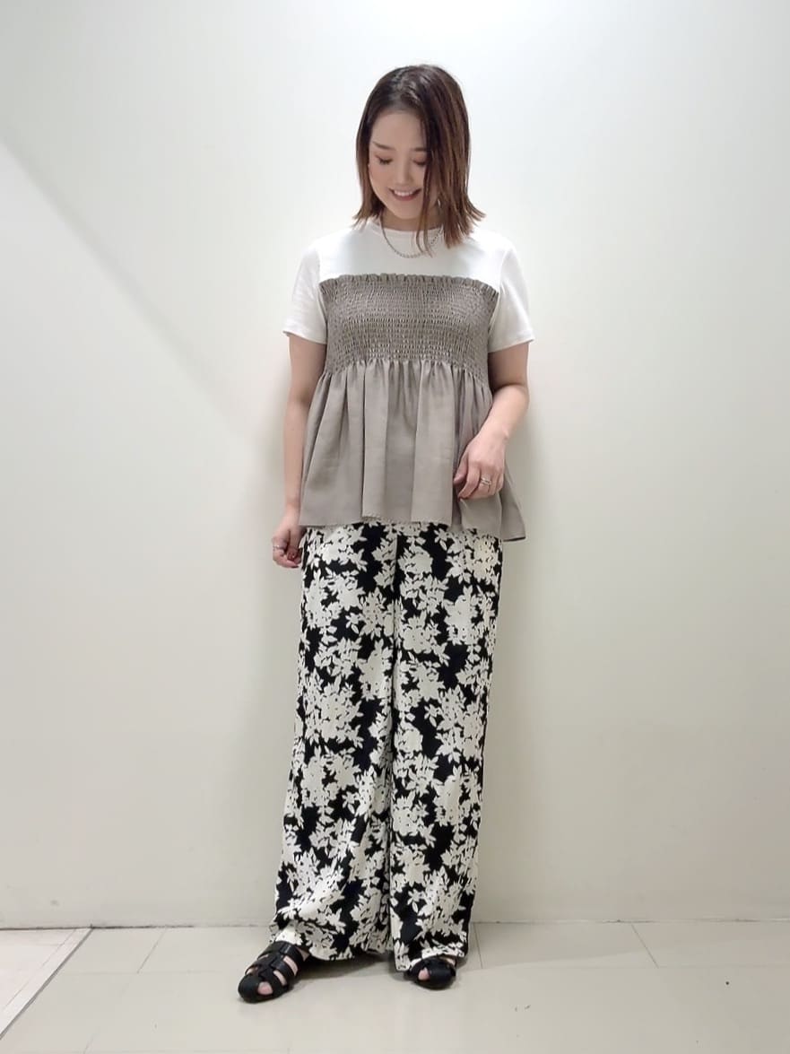 YUIさんの「UNTITLED｜【コットン100/洗える/Tシャツ】シャーリングドッキングペプラム」を使ったコーディネート
