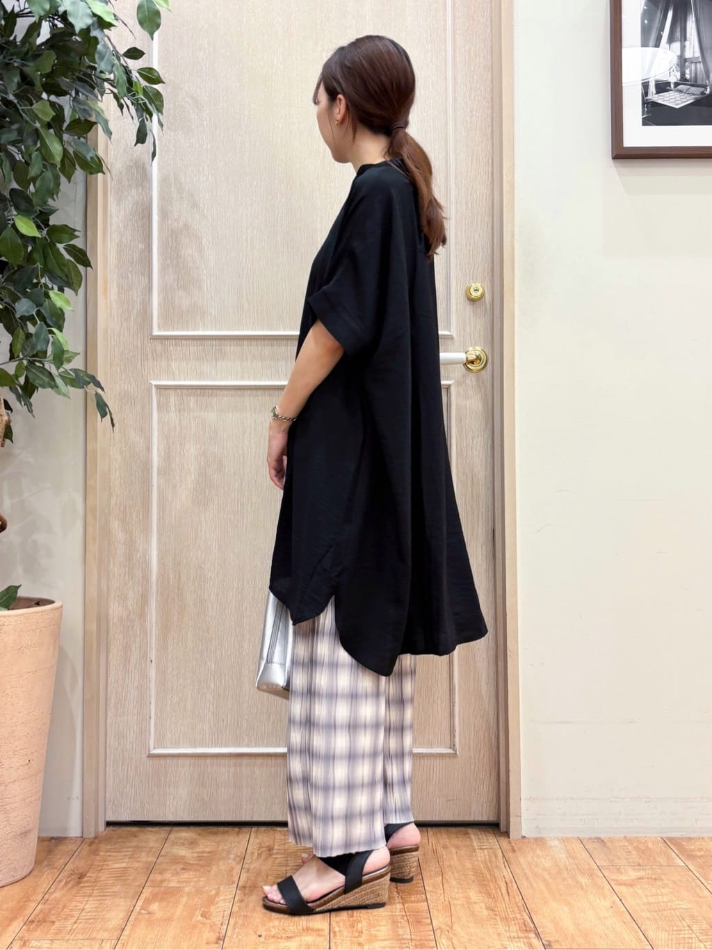 なみさんの「SHOO･LA･RUE｜【S-LL/ポケット付き】チェック柄 ウェーブプリーツパンツ」を使ったコーディネート