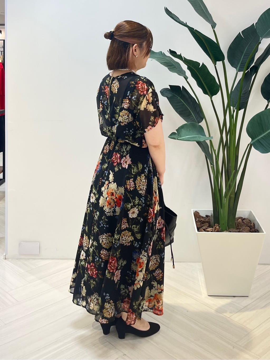 Tomoさんの「UNTITLED｜【セットアップ可/花柄エレガント】アンティークフラワー柄ブラウス」を使ったコーディネート
