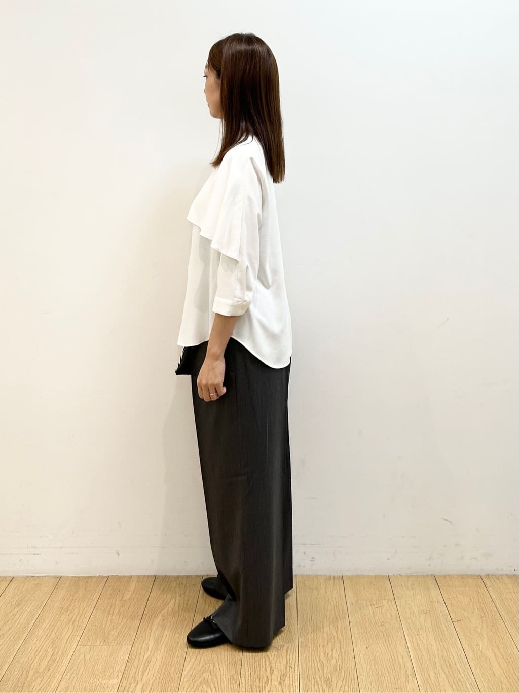 kozueさんの「INDIVI｜【羽織りとしても活躍！】ケープカラーブラウス」を使ったコーディネート