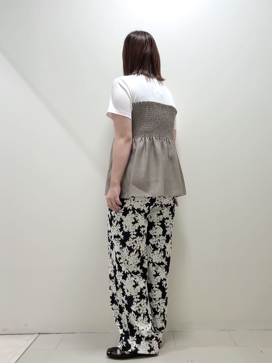 YUIさんの「UNTITLED｜【コットン100/洗える/Tシャツ】シャーリングドッキングペプラム」を使ったコーディネート