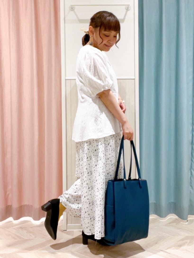 kitaさんの「SHOO･LA･RUE｜【S-LL/裏地ひんやり】スカート見えで上品に マットサテンスカーチョ」を使ったコーディネート