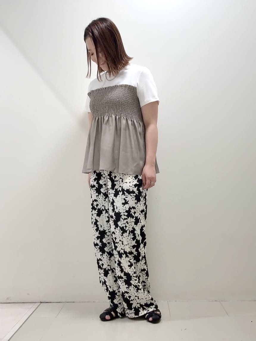 YUIさんの「UNTITLED｜【コットン100/洗える/Tシャツ】シャーリングドッキングペプラム」を使ったコーディネート
