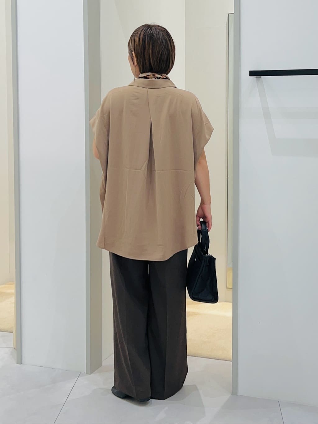 タナさんの「THE SHOP TK｜コットンライクブラウス【接触冷感/洗濯機OK/UV/セットアップ可】」を使ったコーディネート