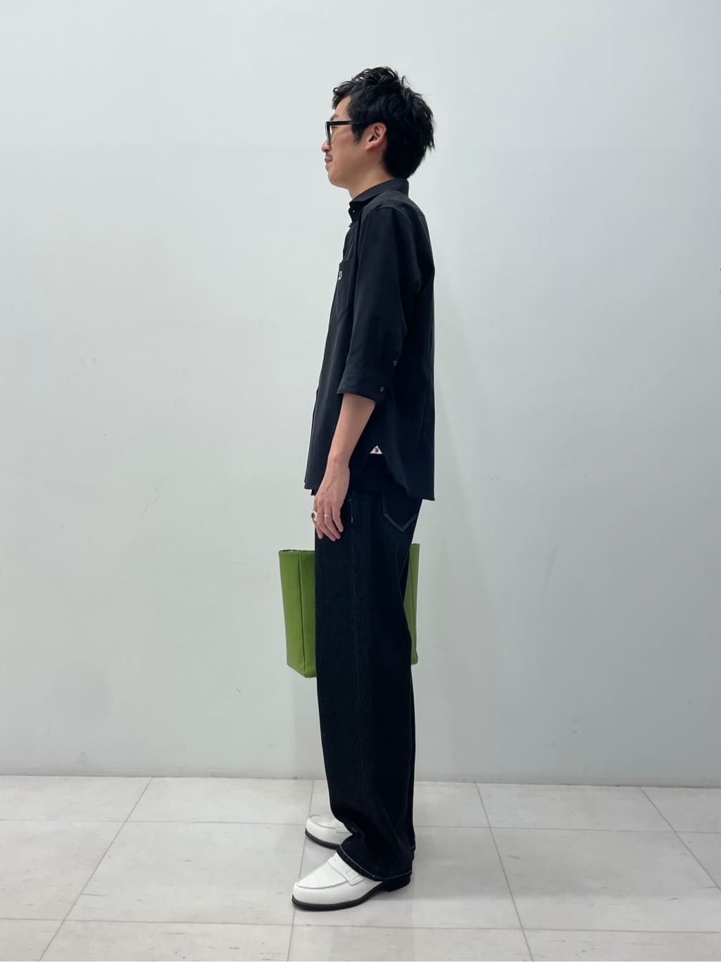 蒲谷祐太さんの「DRESSTERIOR｜◆スクエアシュリンクレザー トートバッグ」を使ったコーディネート
