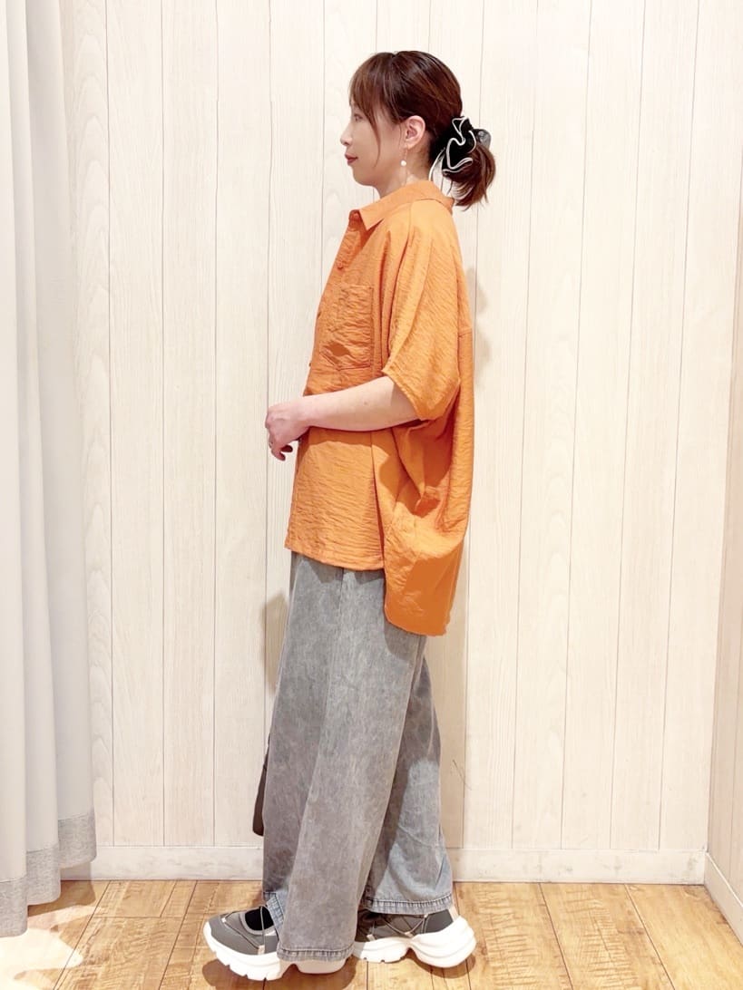 あいこさんの「SHOO･LA･RUE｜【S-LL/ひんやり/UV】選べる6柄でそれぞれ欲しくなる プリントTシャツ」を使ったコーディネート