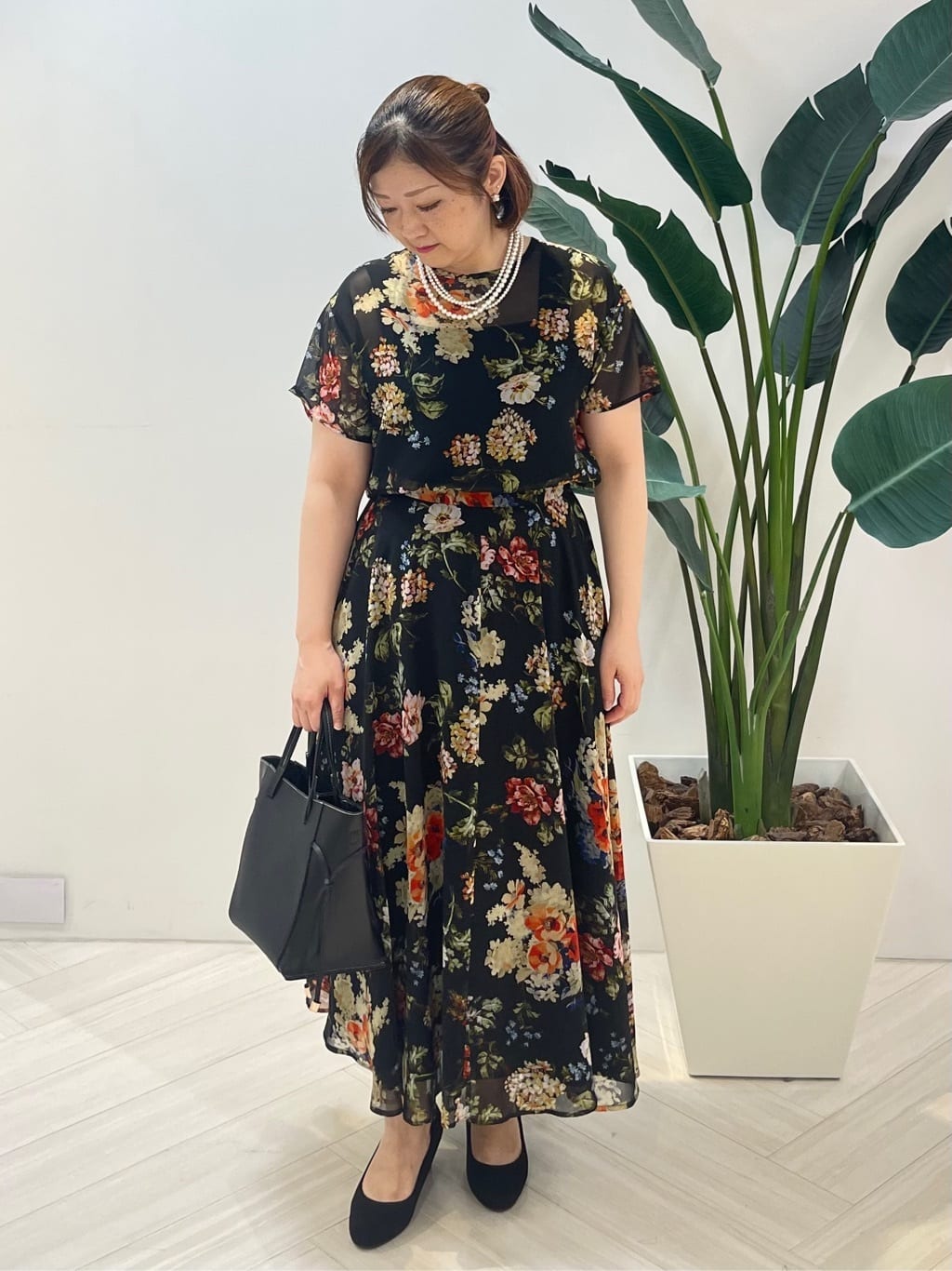 Tomoさんの「UNTITLED｜【セットアップ可/花柄エレガント】アンティークフラワー柄ブラウス」を使ったコーディネート