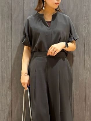 meiさんの「SHOO･LA･RUE｜【S-LL/セットアップ可/ひんやり】きちんと見えで上品 お袖タック スキッパーブラウス」を使ったコーディネート