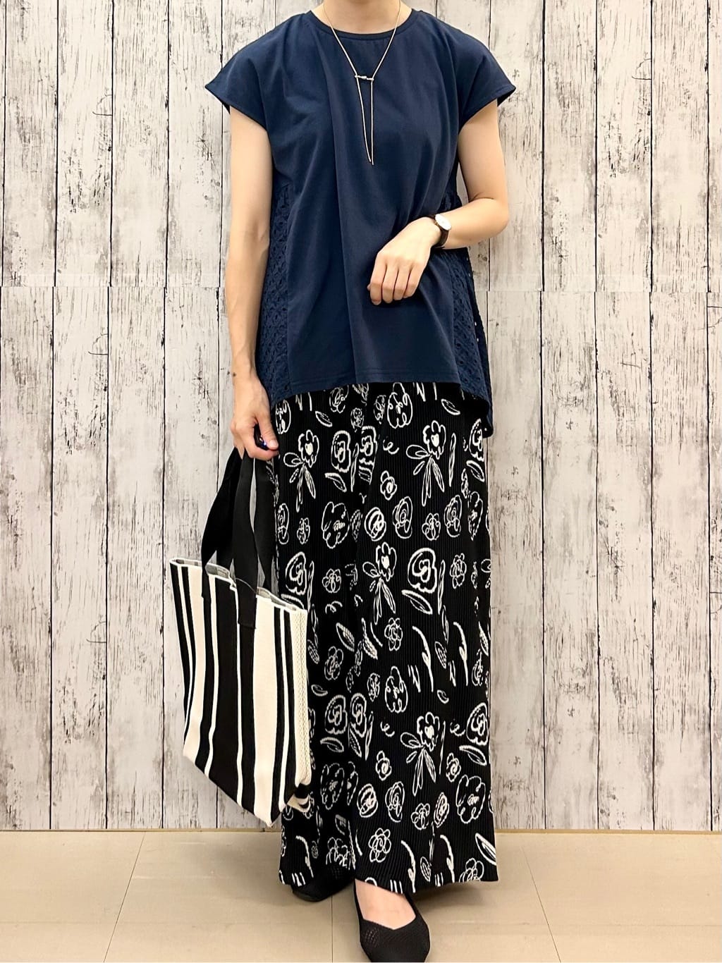 ちぐささんの「SHOO･LA･RUE｜【S-LL/体型カバー】インせずサマ見え レースドッキングトップス」を使ったコーディネート