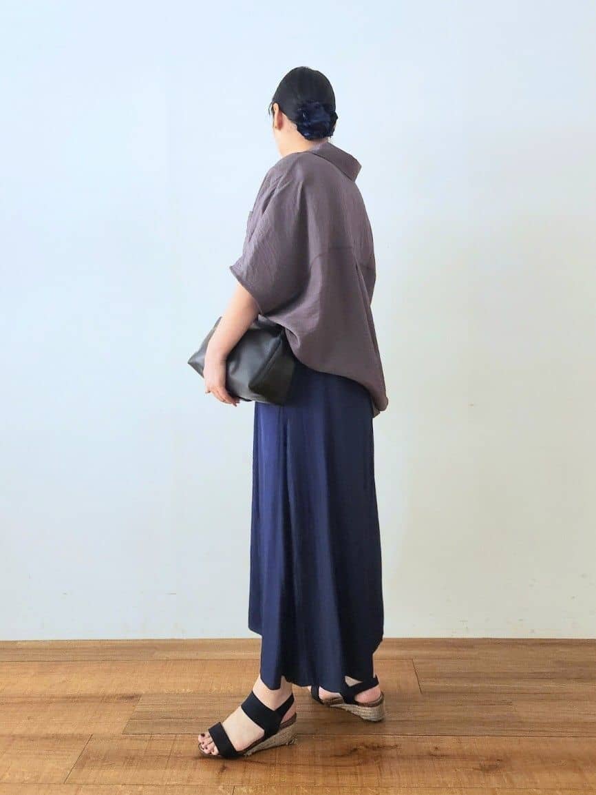 くまさんの「SHOO･LA･RUE｜【洗える/S-LL/5分袖】1枚でも羽織としても。さらさらドレープシャツ」を使ったコーディネート
