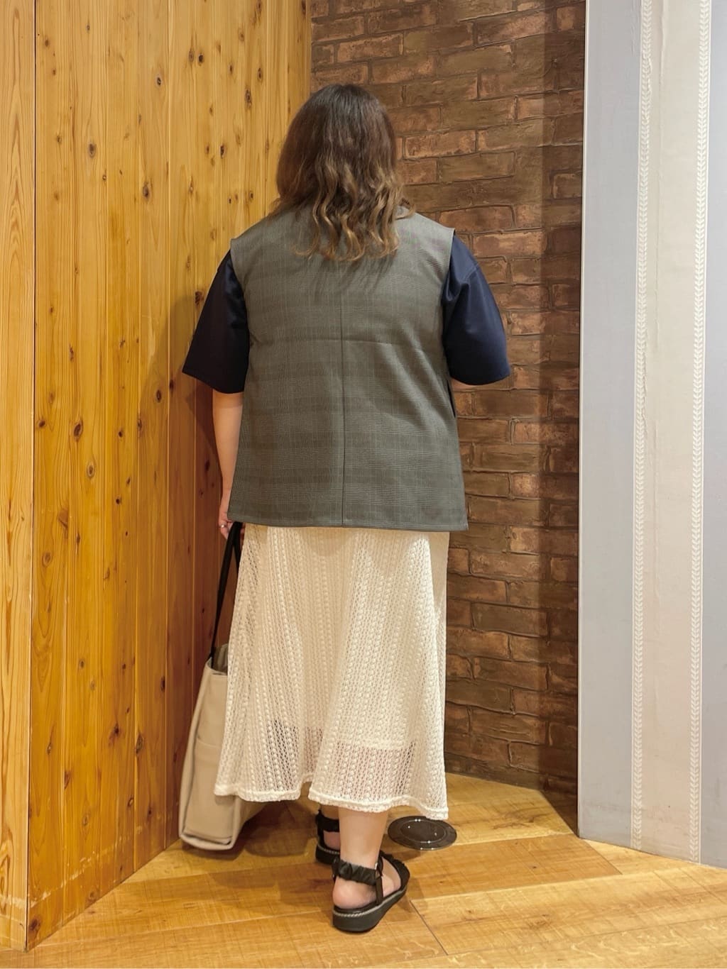 Risaさんの「SHOO･LA･RUE｜【S-LL/セットアップ可/洗濯後しわになりにくい】ダブルベスト」を使ったコーディネート