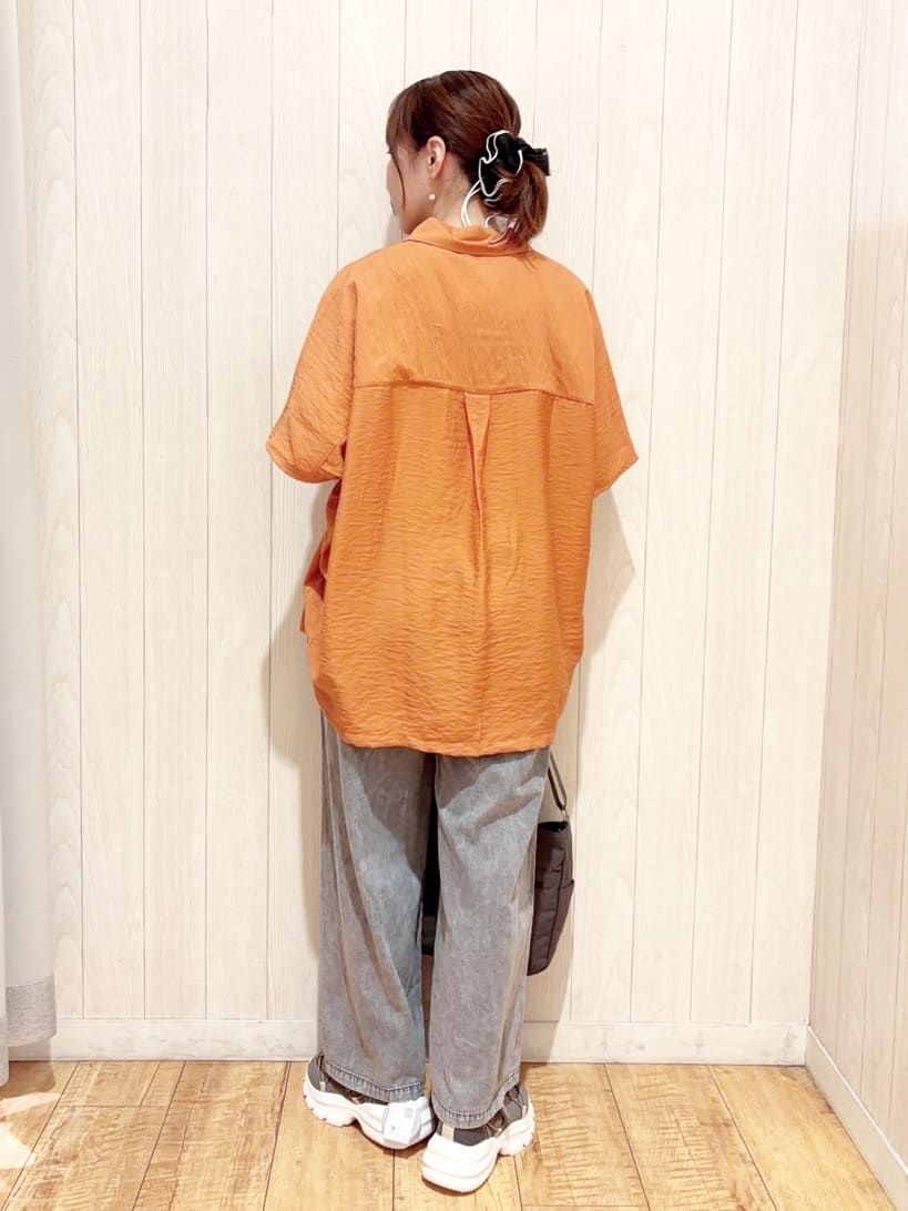 あいこさんの「SHOO･LA･RUE｜【S-LL/ひんやり/UV】選べる6柄でそれぞれ欲しくなる プリントTシャツ」を使ったコーディネート