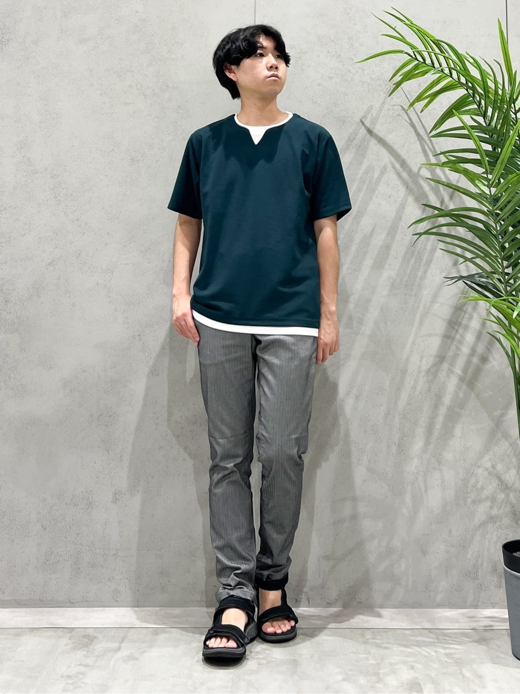 SHI-MAさんの「THE SHOP TK｜ツイルキーネック 半袖Tシャツ 接触冷感/洗濯機OK」を使ったコーディネート