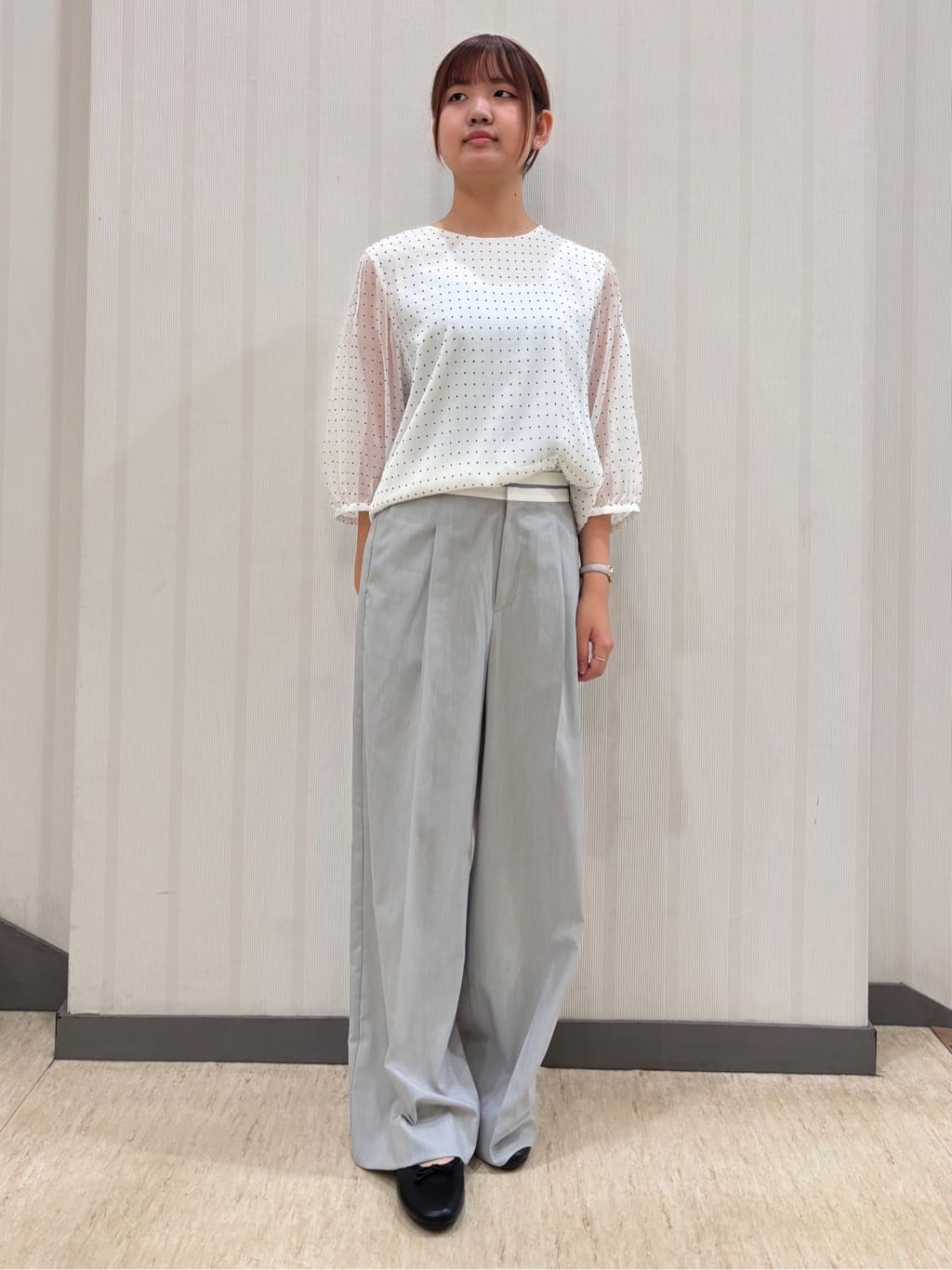 ちひさんの「INDIVI｜フロッキードットブラウス」を使ったコーディネート