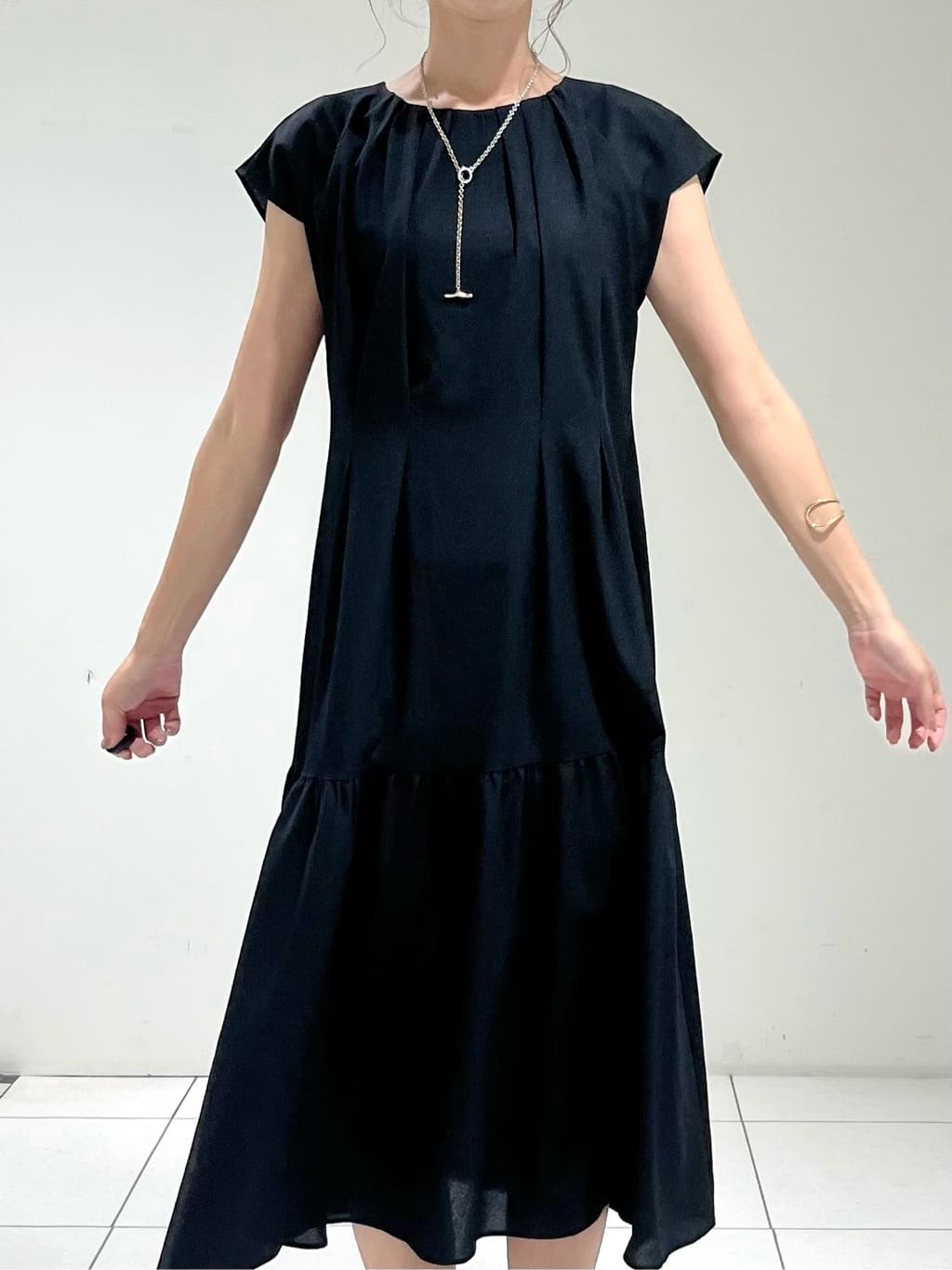 shioriさんの「INDIVI｜【1枚でコーデ完成！】タックワンピース」を使ったコーディネート