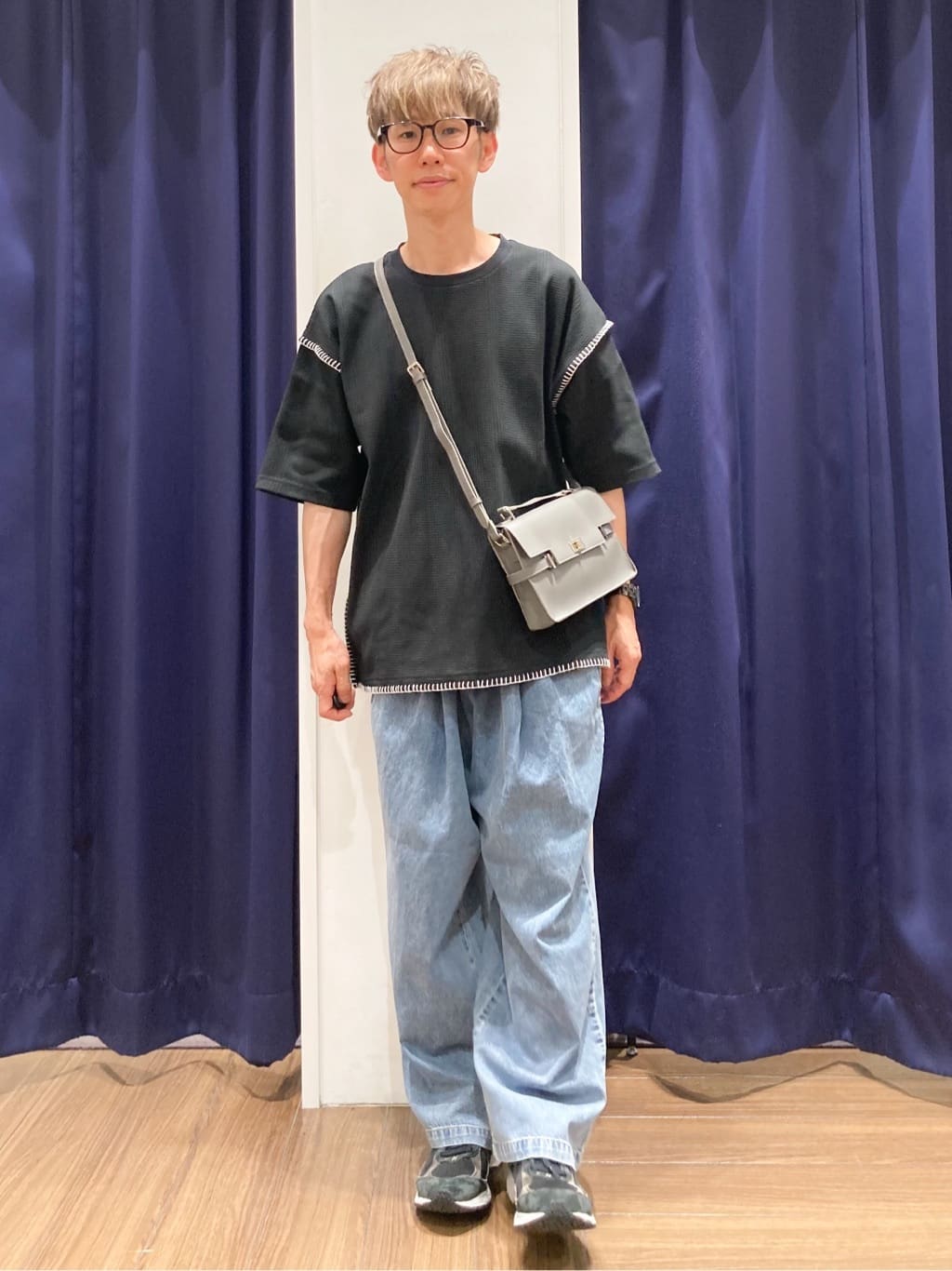 つーじーさんの「THE SHOP TK｜ツータックワイドデニムパンツ」を使ったコーディネート