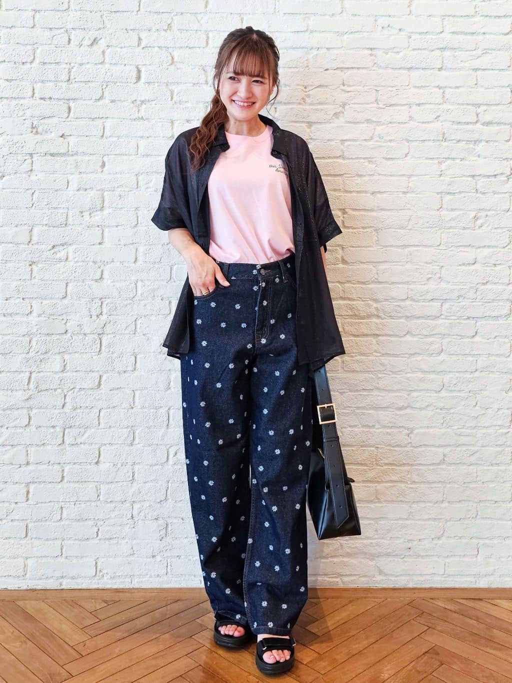 ゆゆさんの「SHOO･LA･RUE｜【S-LL/ひんやり/汗ジミ軽減/UVカット】グラフィックアソートTシャツ」を使ったコーディネート