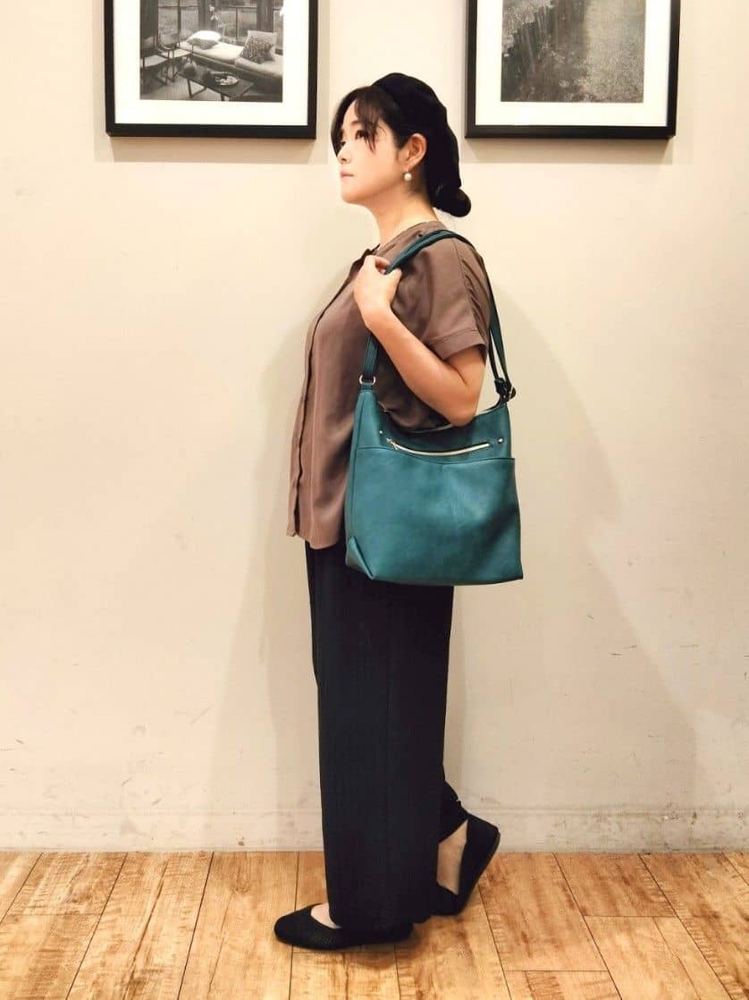 SHOOLARUEさんの「SHOO･LA･RUE｜【洗える/プチプラ】大人の抜け感をプラスする バンドカラーシャツ」を使ったコーディネート