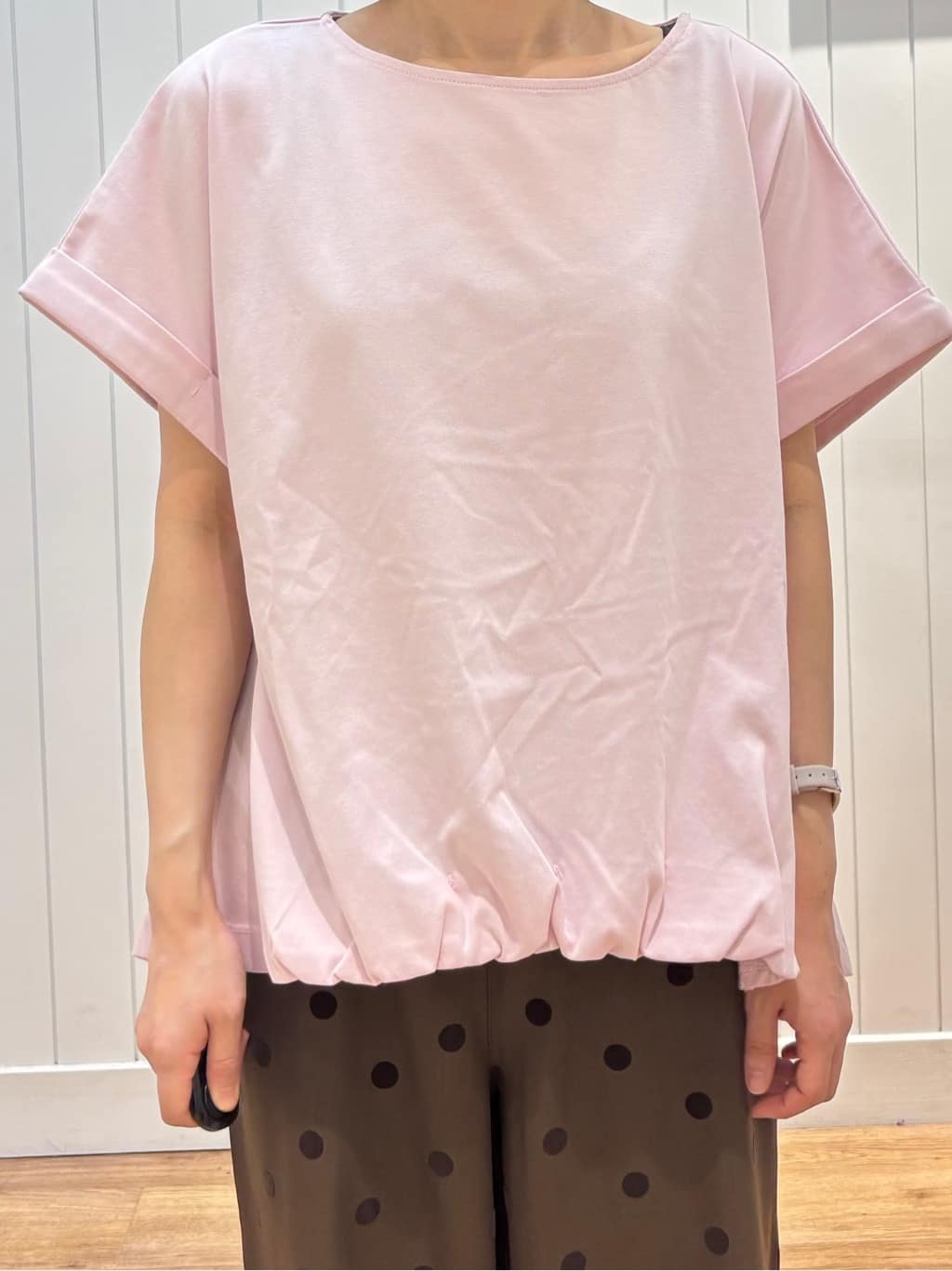 OKADAさんの「Dessin｜【二の腕カバー／UVカット】ロールアップスリーブ裾ギャザーカットソー」を使ったコーディネート