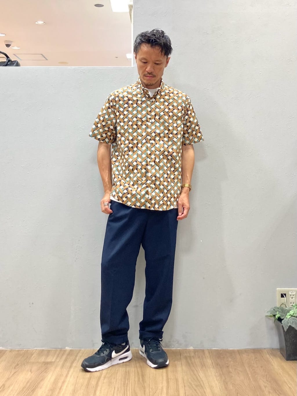 シュンさんの「TAKEO KIKUCHI｜【COOL CITY WEAR】籠目アート柄 サッカーシャツ /通気性」を使ったコーディネート