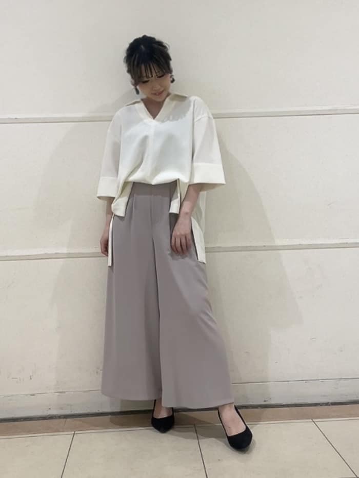 watanabeさんの「UNTITLED｜【UVカット/接触冷感/吸水速乾/ゆったり】V開きネックシャツ」を使ったコーディネート