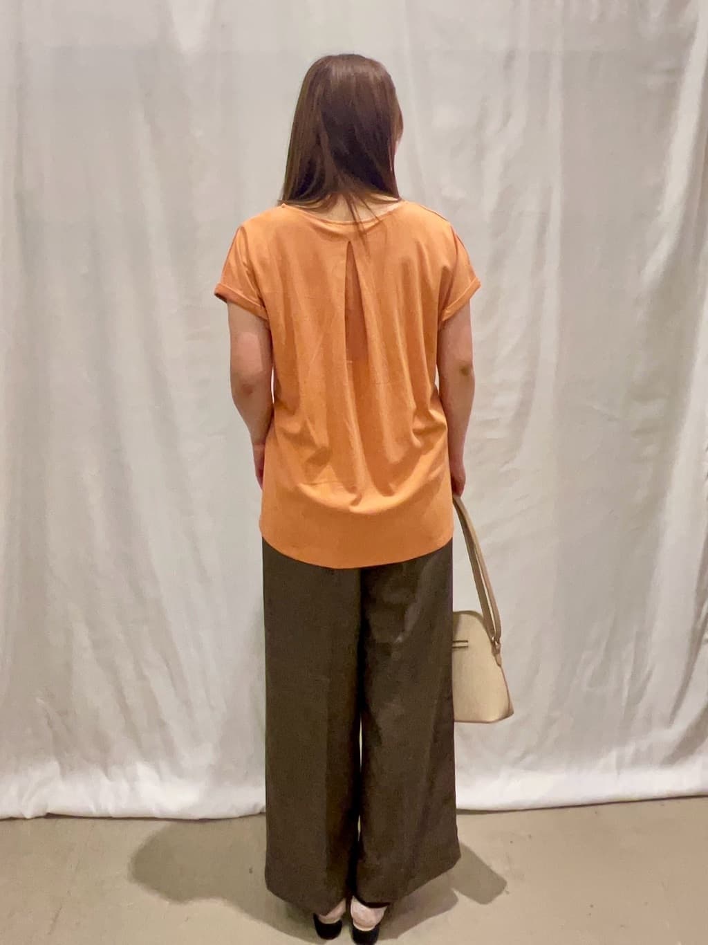 ゆっきーさんの「SHOO･LA･RUE｜【S-LL/洗濯後しわになりにくい】ゴールドパーツできれい見え 麻調タックワイドパンツ」を使ったコーディネート