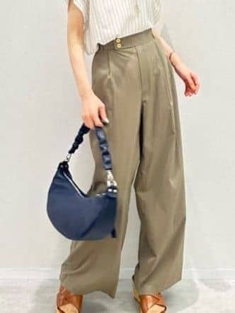 Miwaさんの「UNTITLED｜【洗える/スキッパー】フレンチスリーブシアーブラウス」を使ったコーディネート